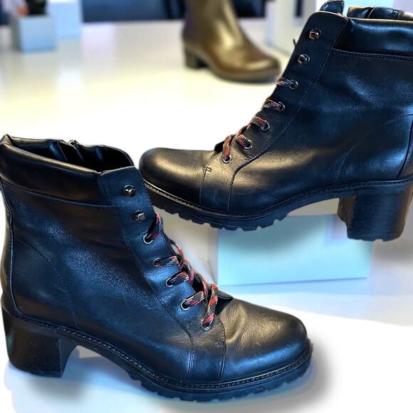 Women's Size 11 VINCE CAMUTO Gaviana Black Leather Boots Side Zip Lace Up Boots - Picture 1 of 15